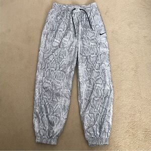 Nike shell joggers